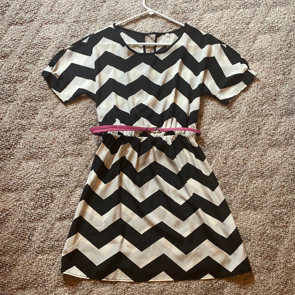 Boutique Black/cream chevron dress with pink belt. Size medium.